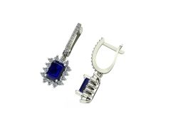 14 ayar Altın 3.60 gram Set 0.76 Karat Pırlanta 2.00 Karat Safir Küpe